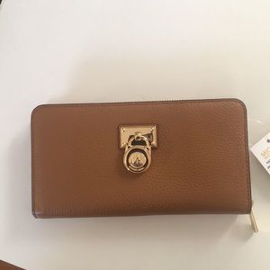 NWT Michael Kors Hamilton Traveler Wallet